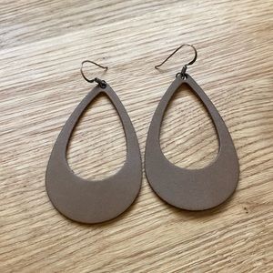 Nickel & Suede brown leather earrings